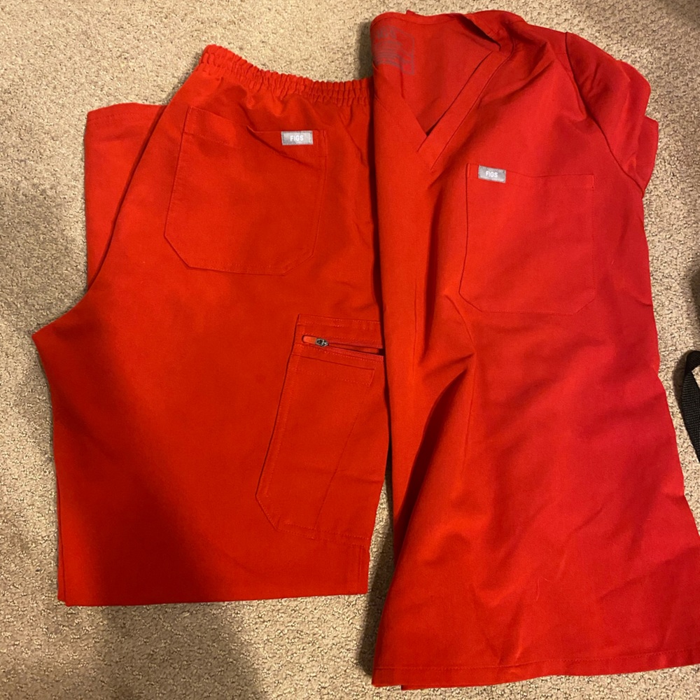 FIGS SCRUBS TOP AND BOTTOM